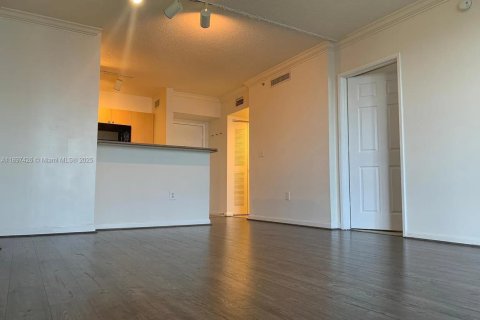 Condo in Hollywood, Florida, 1 bedroom  № 1952448 - photo 1