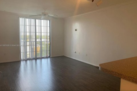 Condo in Hollywood, Florida, 1 bedroom  № 1952448 - photo 2