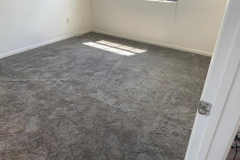 Condo in Hollywood, Florida, 1 bedroom  № 1952448 - photo 4