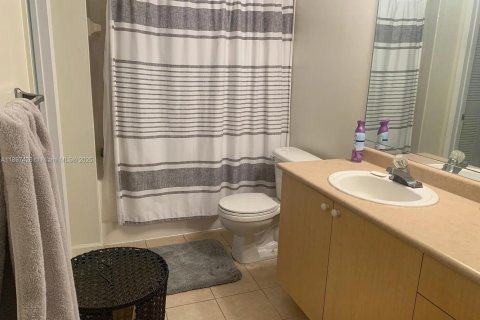 Condo in Hollywood, Florida, 1 bedroom  № 1952448 - photo 9
