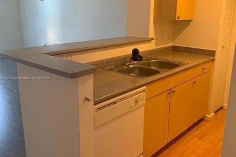 Condo in Hollywood, Florida, 1 bedroom  № 1952448 - photo 8