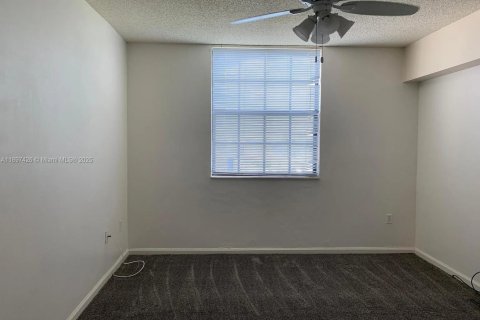Condo in Hollywood, Florida, 1 bedroom  № 1952448 - photo 3