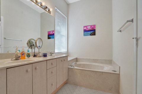 Villa ou maison à louer à Weston, Floride: 3 chambres, 154.4 m2 № 2294362 - photo 15