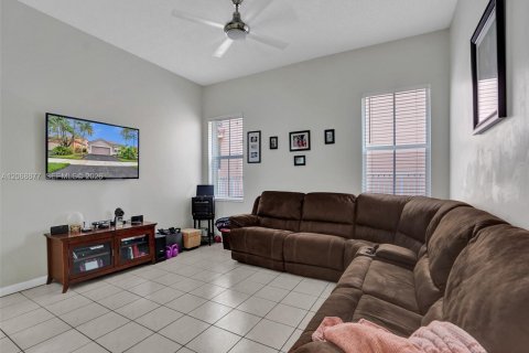 Villa ou maison à louer à Weston, Floride: 3 chambres, 154.4 m2 № 2294362 - photo 21