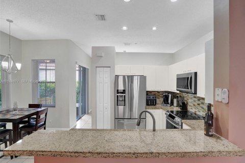 Villa ou maison à louer à Weston, Floride: 3 chambres, 154.4 m2 № 2294362 - photo 22