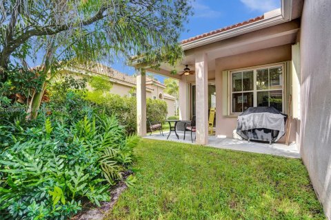 Villa ou maison à louer à Weston, Floride: 3 chambres, 154.4 m2 № 2294362 - photo 2