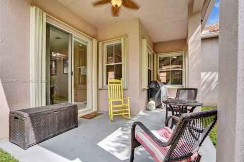 Villa ou maison à louer à Weston, Floride: 3 chambres, 154.4 m2 № 2294362 - photo 3