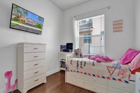 Villa ou maison à louer à Weston, Floride: 3 chambres, 154.4 m2 № 2294362 - photo 9