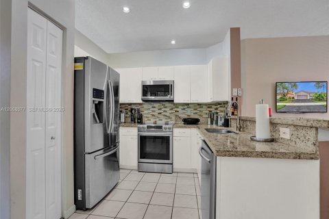 Villa ou maison à louer à Weston, Floride: 3 chambres, 154.4 m2 № 2294362 - photo 29