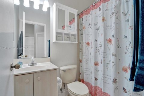 Villa ou maison à louer à Weston, Floride: 3 chambres, 154.4 m2 № 2294362 - photo 8