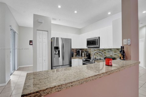 Villa ou maison à louer à Weston, Floride: 3 chambres, 154.4 m2 № 2294362 - photo 25