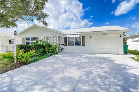 Villa ou maison à vendre à Tamarac, Floride: 2 chambres, 117.99 m2 № 1977503 - photo 2