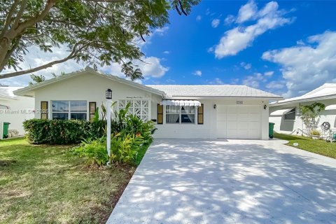 Villa ou maison à vendre à Tamarac, Floride: 2 chambres, 117.99 m2 № 1977503 - photo 1