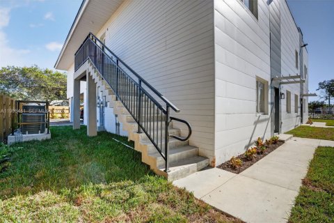 Casa en alquiler en Florida City, Florida, 3 dormitorios № 2058404 - foto 9