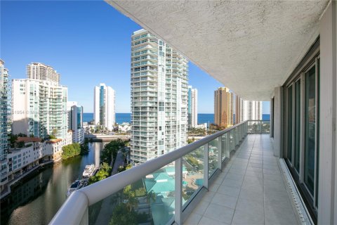 Copropriété à vendre à Sunny Isles Beach, Floride: 3 chambres, 199.18 m2 № 1942811 - photo 21