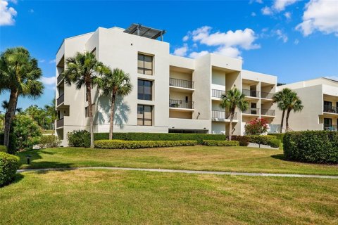 Condo in Belleair, Florida, 2 bedrooms  № 1193775 - photo 1