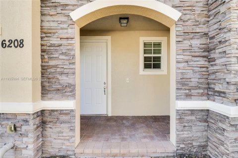 Купить кондоминиум в Хоб-Саунд, Флорида 7 комнат, 164.53м2, № 1994563 - фото 3