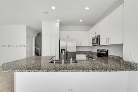 Купить кондоминиум в Хоб-Саунд, Флорида 7 комнат, 164.53м2, № 1994563 - фото 10