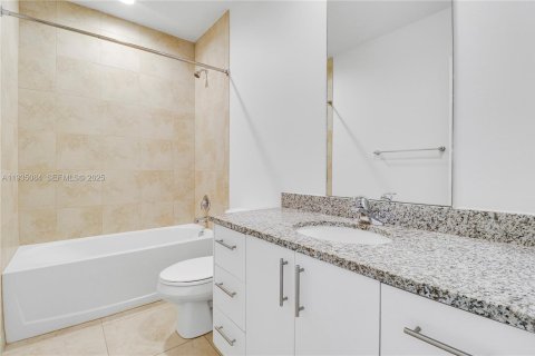 Купить кондоминиум в Хоб-Саунд, Флорида 7 комнат, 164.53м2, № 1994563 - фото 29