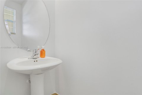 Купить кондоминиум в Хоб-Саунд, Флорида 7 комнат, 164.53м2, № 1994563 - фото 17