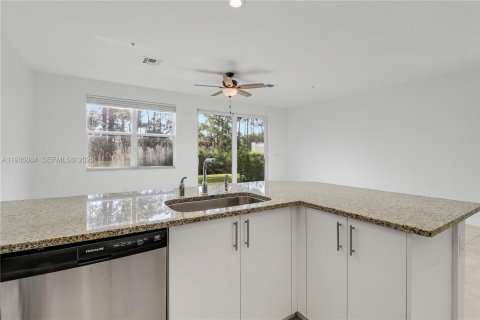 Купить кондоминиум в Хоб-Саунд, Флорида 7 комнат, 164.53м2, № 1994563 - фото 12