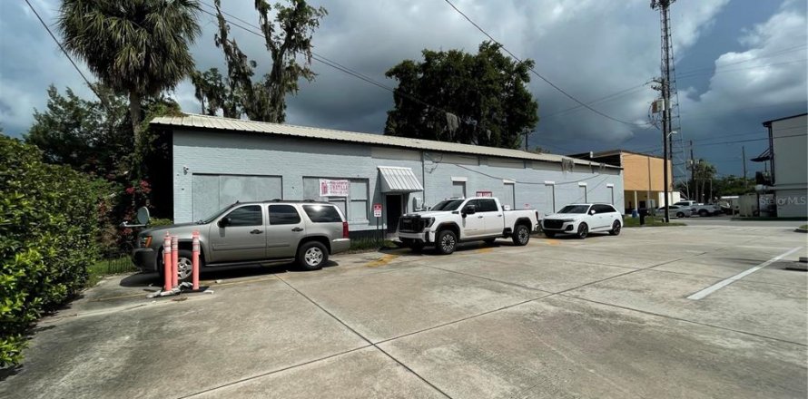 Immobilier commercial à Umatilla, Floride 298.77 m2 № 1796856