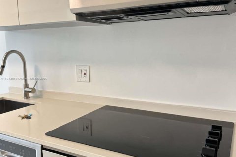 Copropriété à vendre à Miami, Floride: 39.02 m2 № 1968520 - photo 4