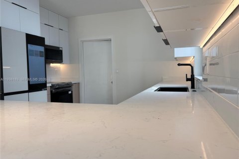 Villa ou maison à vendre à Miami, Floride: 3 chambres, 143.63 m2 № 1996099 - photo 13