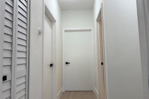 Villa ou maison à vendre à Miami, Floride: 3 chambres, 143.63 m2 № 1996099 - photo 18