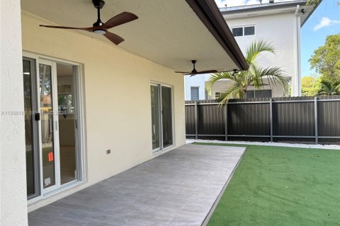 Villa ou maison à vendre à Miami, Floride: 3 chambres, 143.63 m2 № 1996099 - photo 28