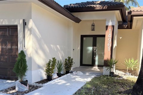 Villa ou maison à vendre à Miami, Floride: 3 chambres, 143.63 m2 № 1996099 - photo 2