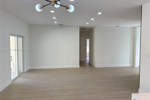 Villa ou maison à vendre à Miami, Floride: 3 chambres, 143.63 m2 № 1996099 - photo 14