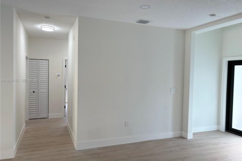 Villa ou maison à vendre à Miami, Floride: 3 chambres, 143.63 m2 № 1996099 - photo 15