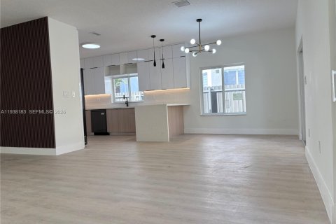 Villa ou maison à vendre à Miami, Floride: 3 chambres, 143.63 m2 № 1996099 - photo 6