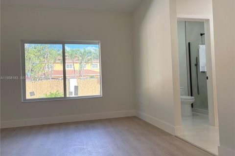 Villa ou maison à vendre à Miami, Floride: 3 chambres, 143.63 m2 № 1996099 - photo 22