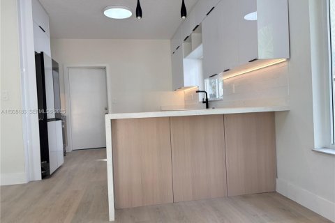 Villa ou maison à vendre à Miami, Floride: 3 chambres, 143.63 m2 № 1996099 - photo 12