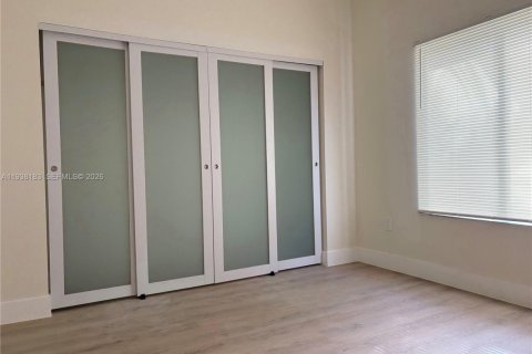 Villa ou maison à vendre à Miami, Floride: 3 chambres, 143.63 m2 № 1996099 - photo 20