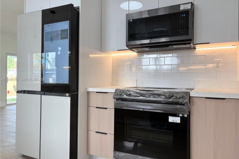 Villa ou maison à vendre à Miami, Floride: 3 chambres, 143.63 m2 № 1996099 - photo 10