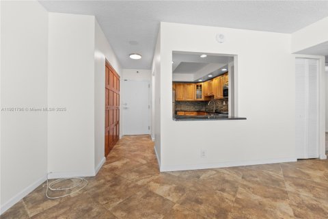 Copropriété à louer à Aventura, Floride: 2 chambres, 107.58 m2 № 1975709 - photo 11
