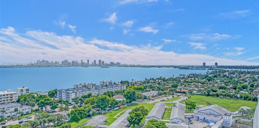 Condominio en North Bay Village, Florida, 3 dormitorios № 1859775