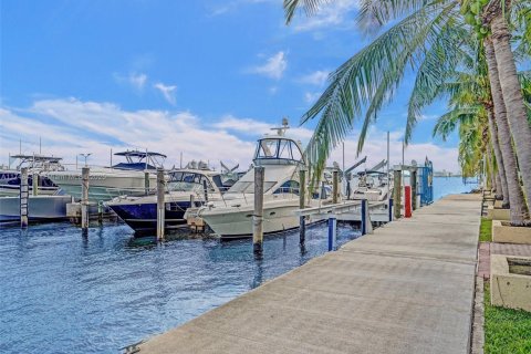 Condominio en venta en North Bay Village, Florida, 3 dormitorios, 129.13 m2 № 1859775 - foto 5
