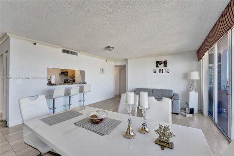 Condominio en venta en North Bay Village, Florida, 3 dormitorios, 129.13 m2 № 1859775 - foto 19