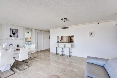 Condominio en venta en North Bay Village, Florida, 3 dormitorios, 129.13 m2 № 1859775 - foto 13