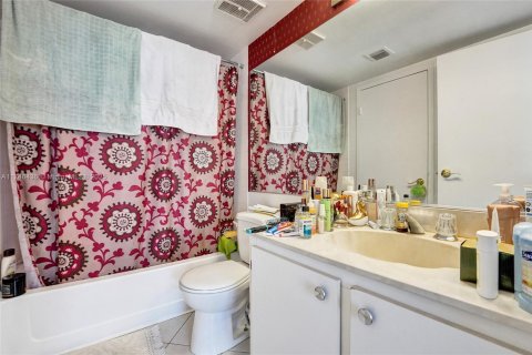 Condominio en venta en North Bay Village, Florida, 3 dormitorios, 129.13 m2 № 1859775 - foto 25