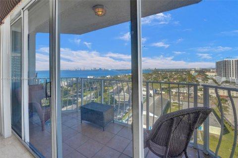 Condominio en venta en North Bay Village, Florida, 3 dormitorios, 129.13 m2 № 1859775 - foto 17