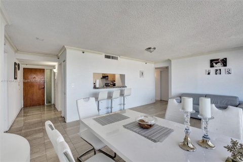 Condominio en venta en North Bay Village, Florida, 3 dormitorios, 129.13 m2 № 1859775 - foto 18