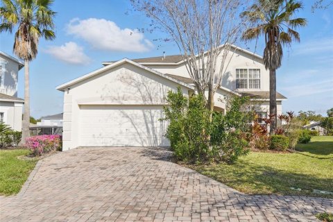 Casa en venta en Kissimmee, Florida, 6 dormitorios, 235.23 m2 № 1518598 - foto 1
