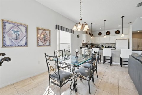 Casa en venta en Kissimmee, Florida, 6 dormitorios, 235.23 m2 № 1518598 - foto 17