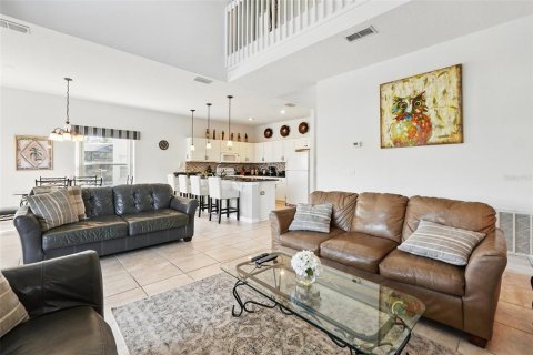 Casa en venta en Kissimmee, Florida, 6 dormitorios, 235.23 m2 № 1518598 - foto 15