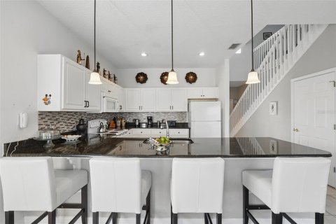 Casa en venta en Kissimmee, Florida, 6 dormitorios, 235.23 m2 № 1518598 - foto 10